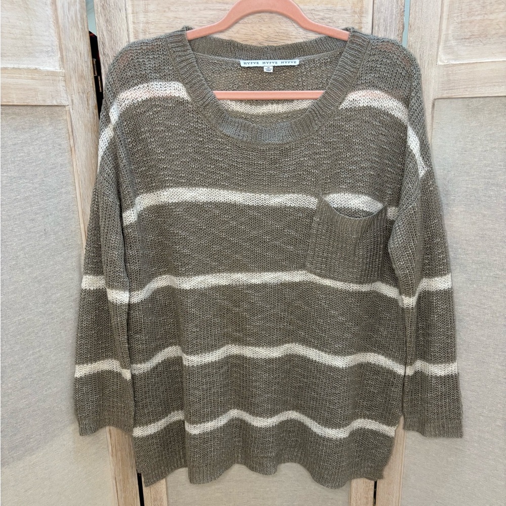 HYFVE Oversized loose knit Sweater like new🌺2 for $14 or 4 for $20
